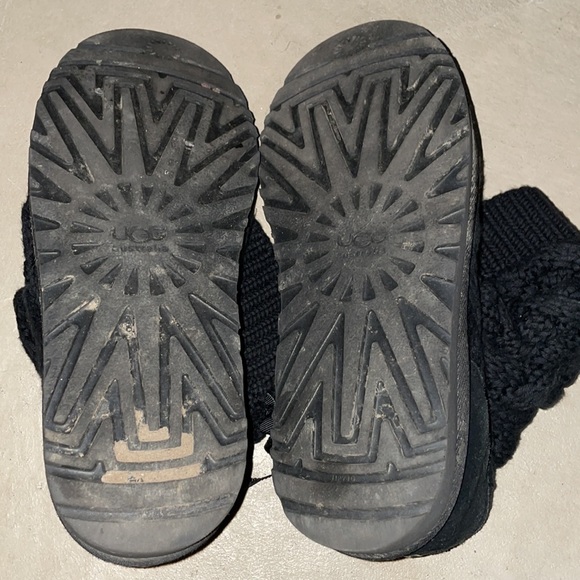 Women’s UGG boots - Picture 2 of 4